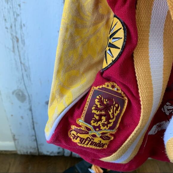 Universal Studios Wizarding World of Harry Potter Quidditch 07 Duffle Bag Red - Picture 5 of 13